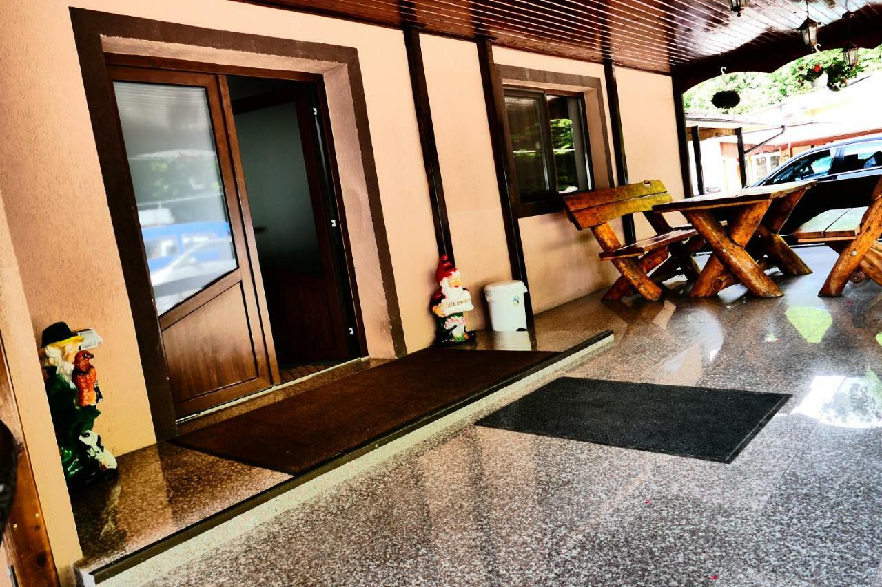 Pensiunea Roua Florilor Anina Exterior foto