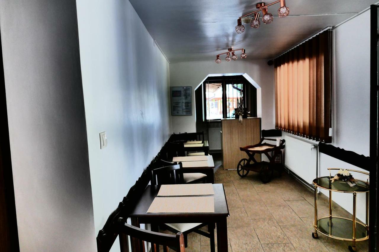Pensiunea Roua Florilor Anina Exterior foto